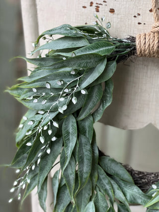 16" Hourglass Greens Wreath