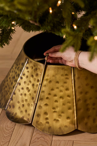 Metal Scalloped Tree Collar