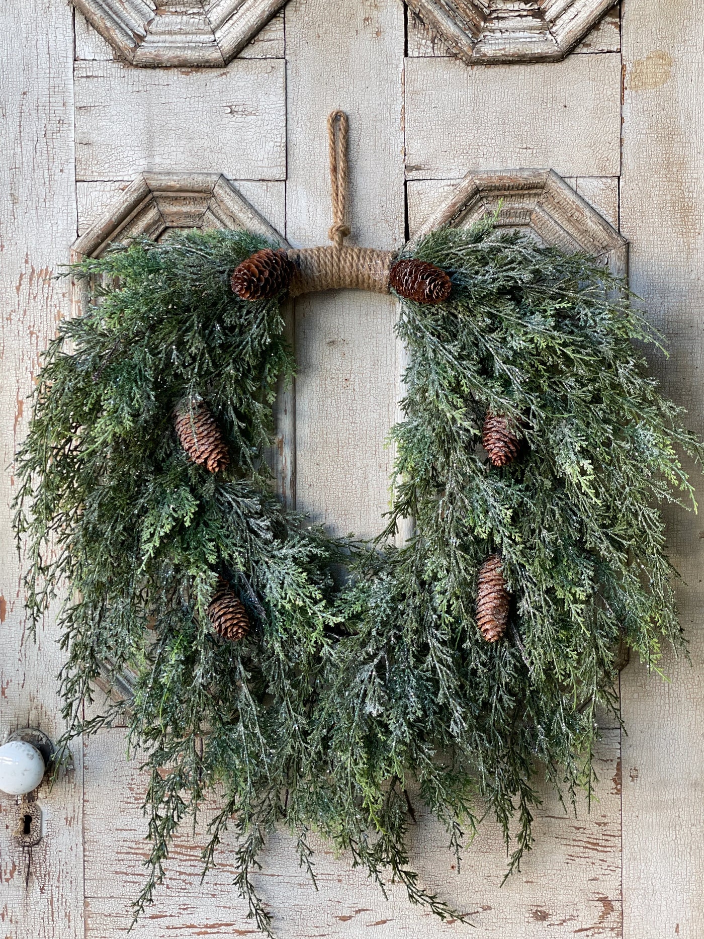 28" Silver Thread Cedar Wreath