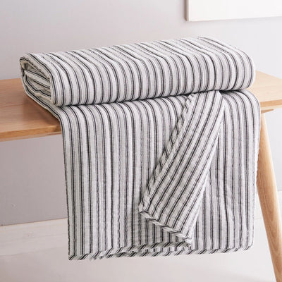 The Farmhouse Quilted Throw Banket