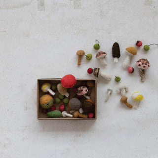 Boxed Set of 40 Wool Felt Mushrooms & Berries Scatter Set
