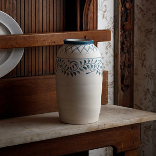 Jardin Bleu Olive Jar Vase