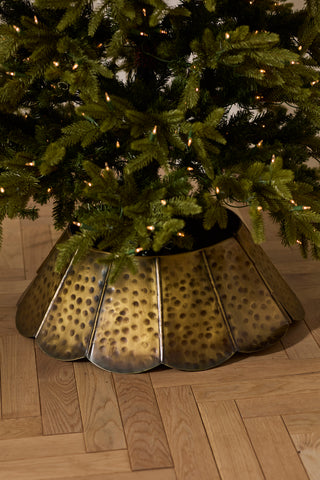 Metal Scalloped Tree Collar