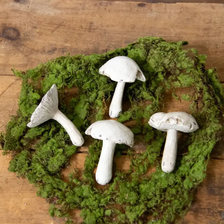 Set of 4 white Mushrooms