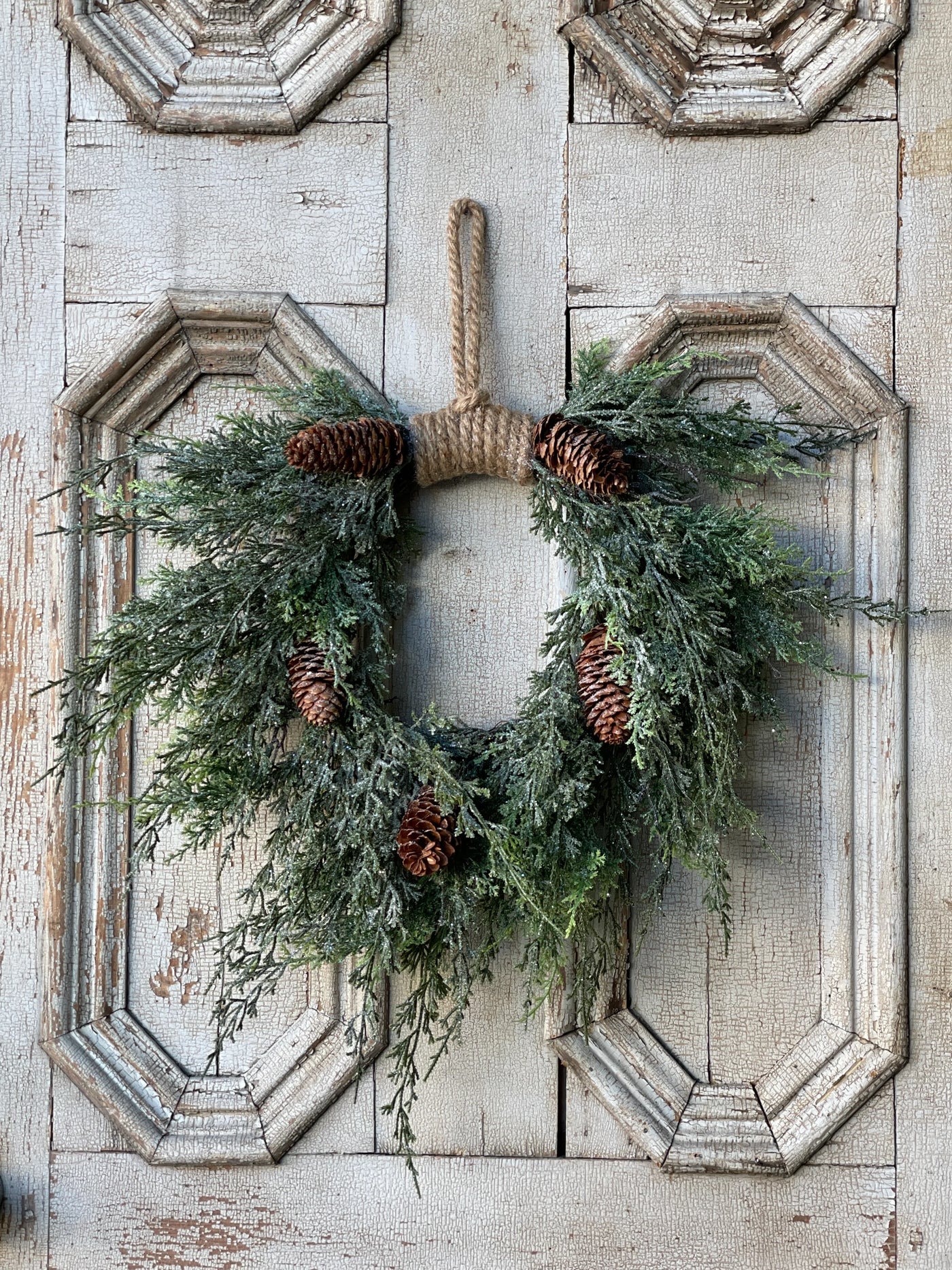 16" Silver Thread Cedar Wreath