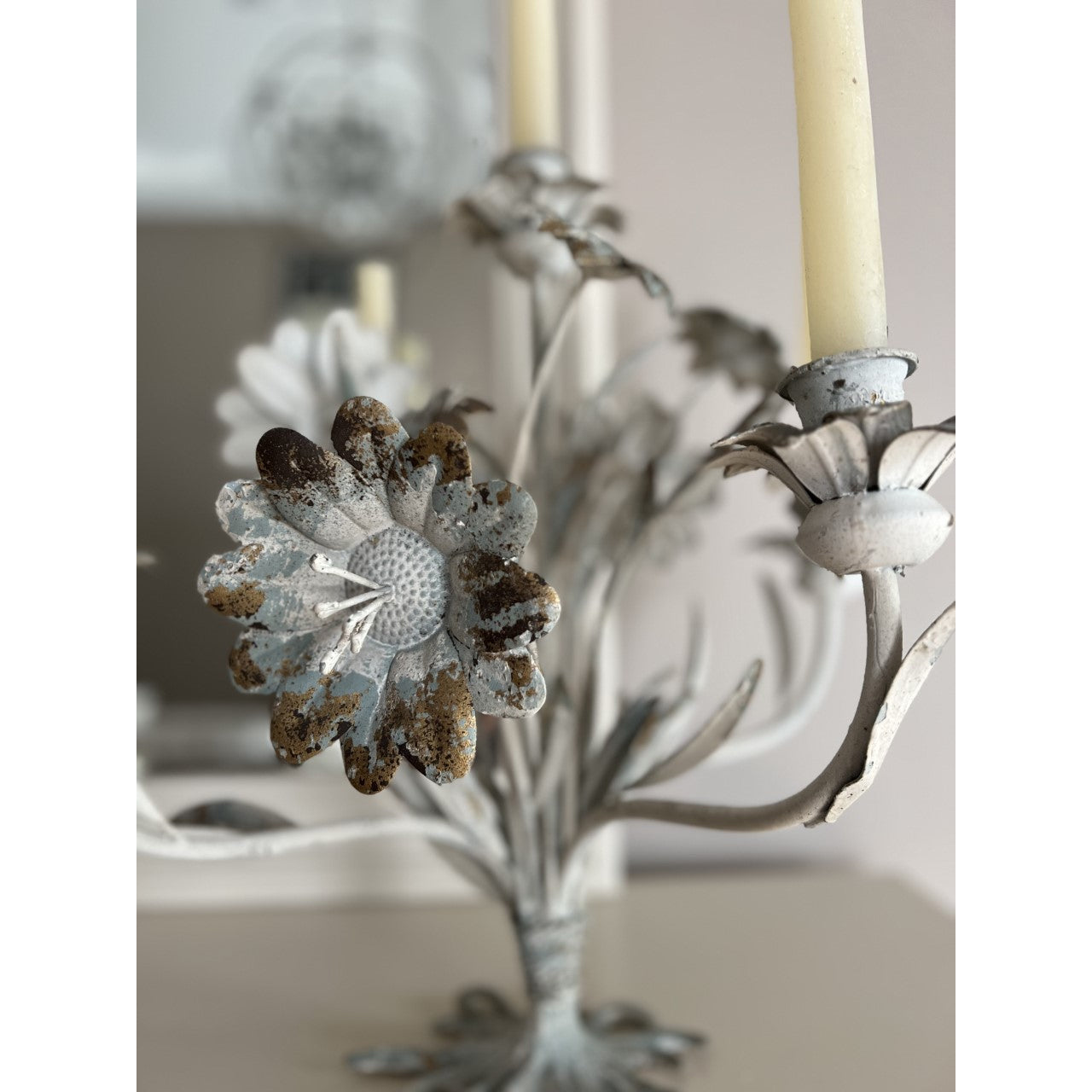 Bouquets de Fleurs Tabletop Sculpture Candle Holder